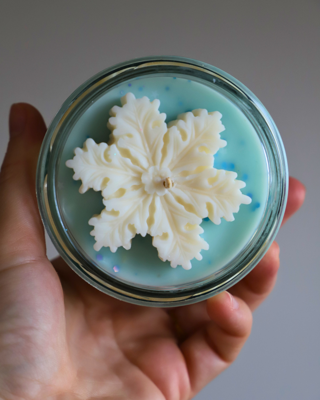 Bougie en pot parfum LINGE FRAIS et flocon - 110g de cire