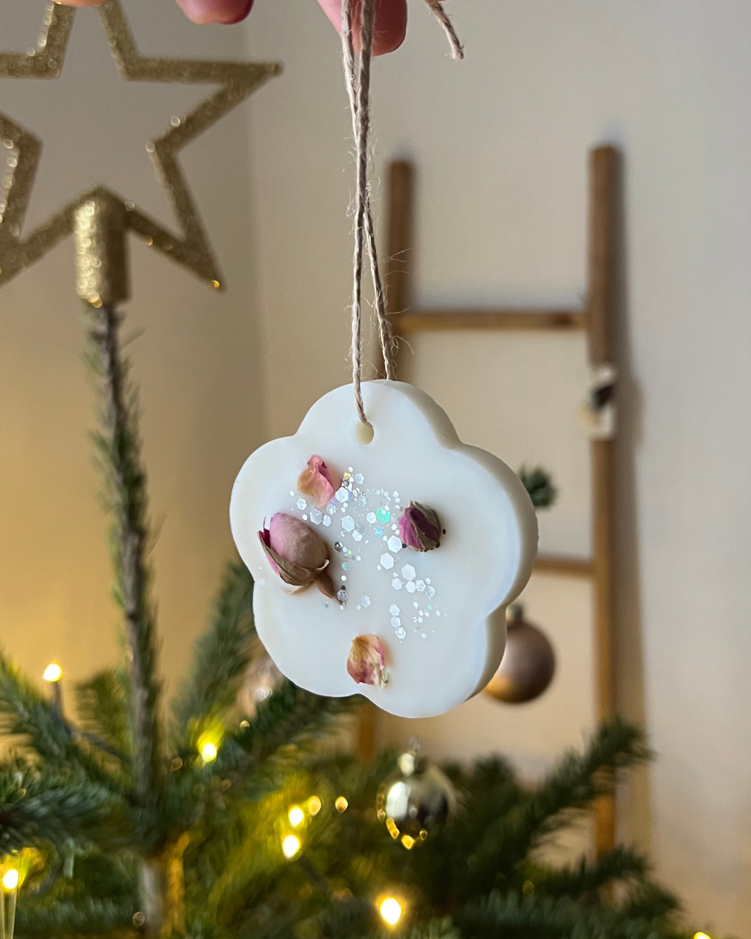 Grande suspension parfumée fleurie - Boutons de roses & paillettes / Fleur
