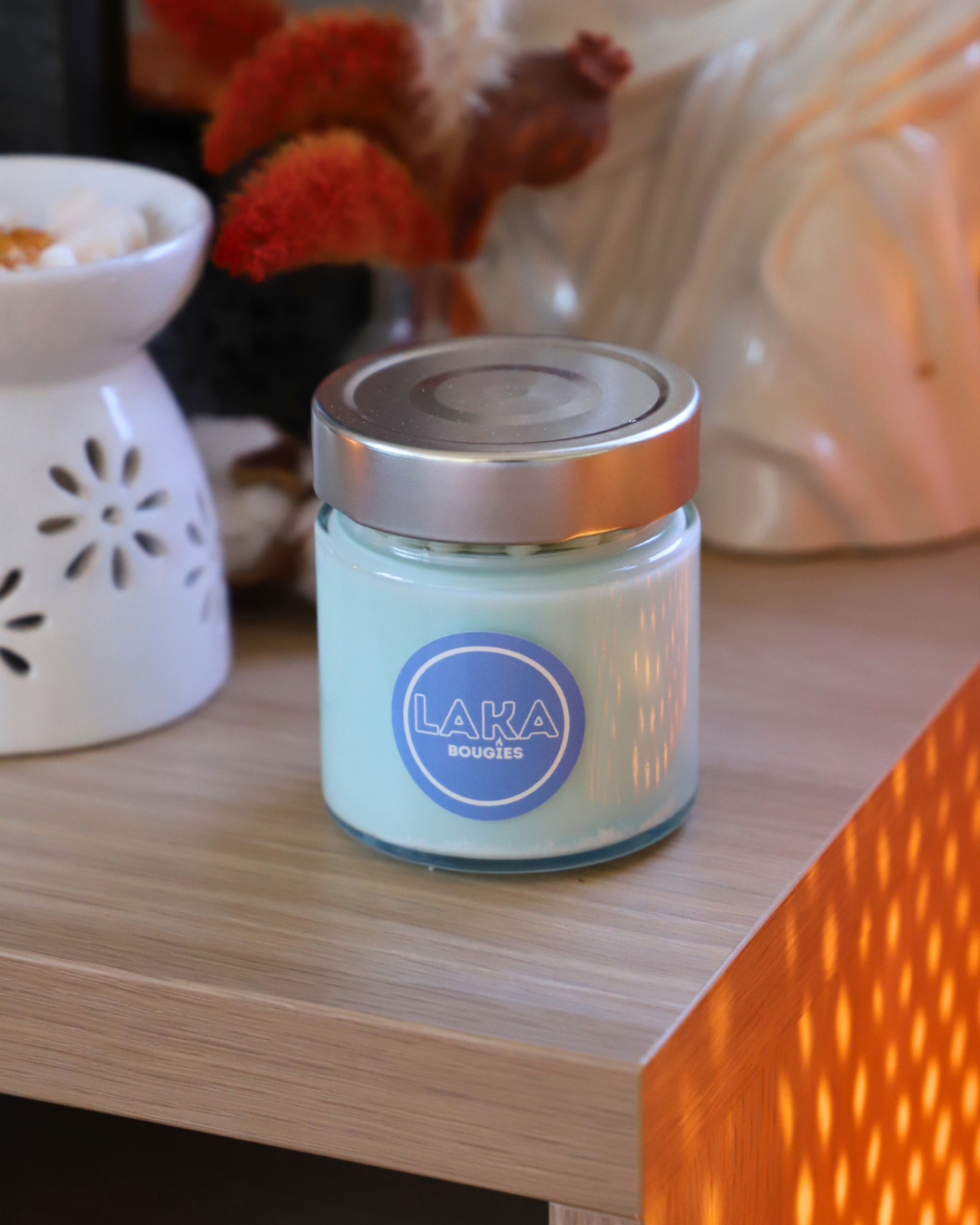 Bougie en pot parfum LINGE FRAIS et demi-Pâquerette - 180g de cire