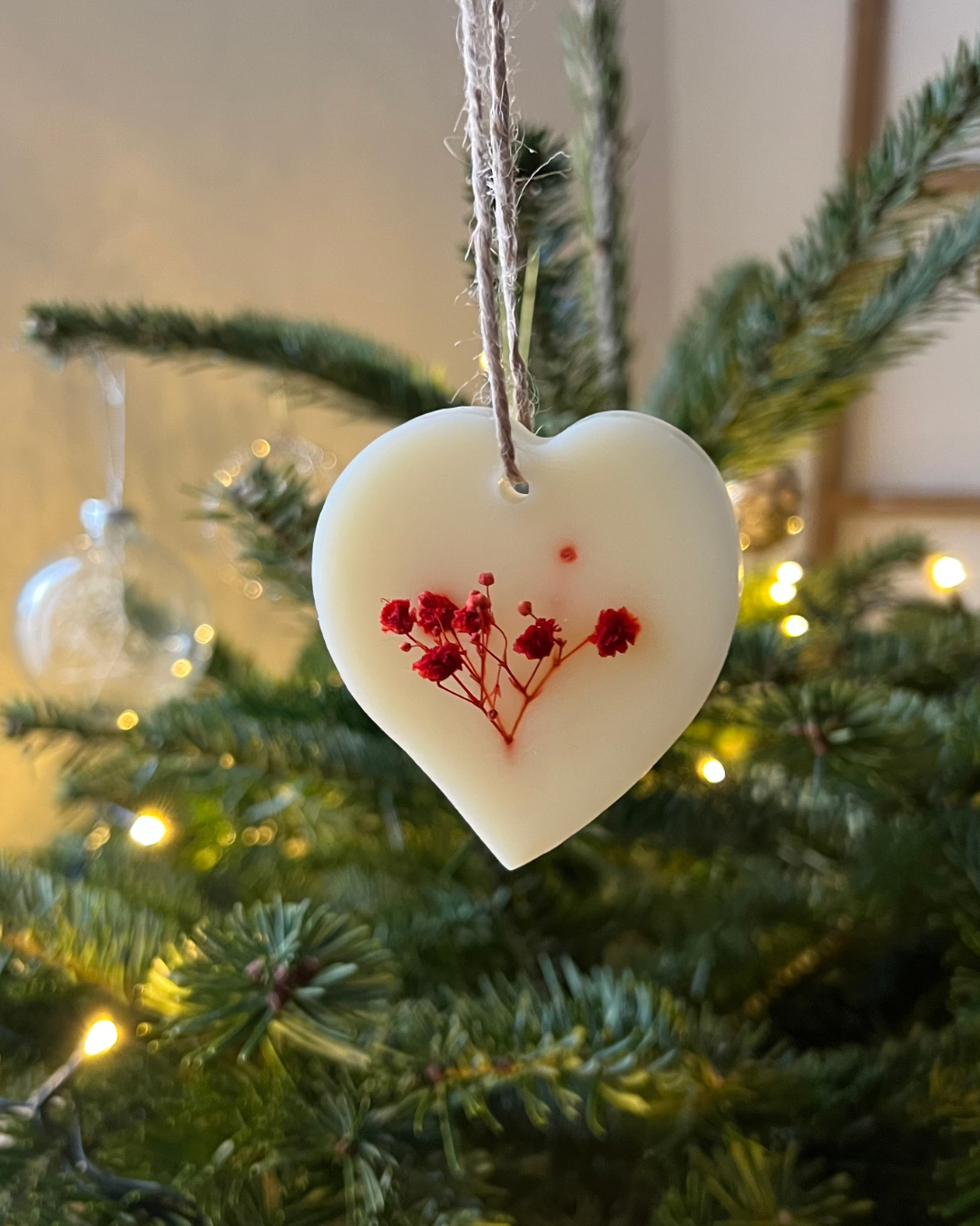 Grande suspension parfumée fleurie - Fleurs rouges / Cœur