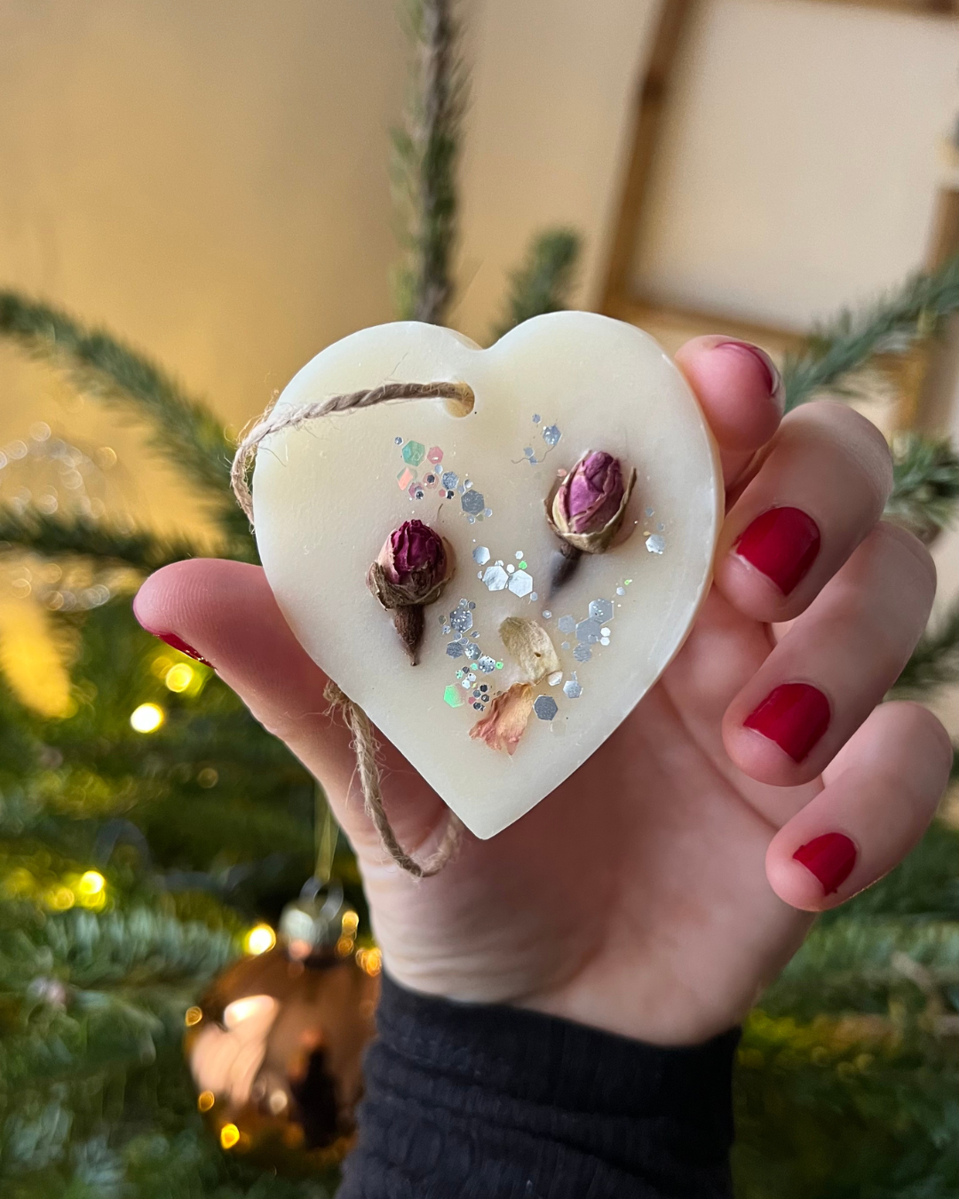 Grande suspension parfumée fleurie - Boutons de roses & paillettes / Cœur