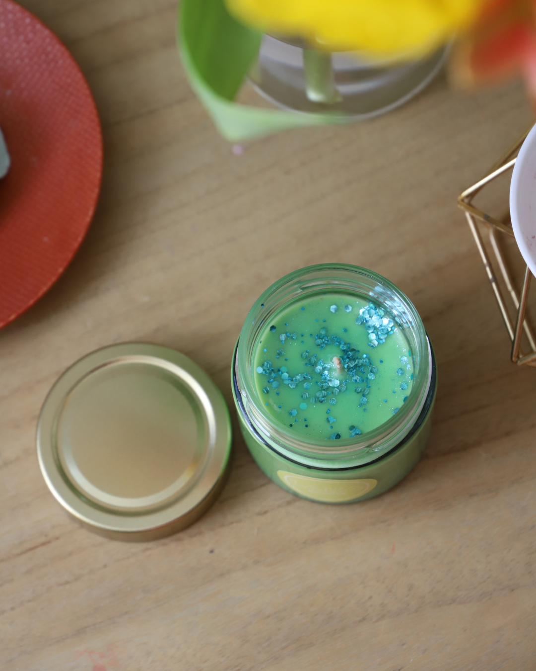 Bougie en pot parfum HERBE COUPÉE et paillettes - 150g de cire