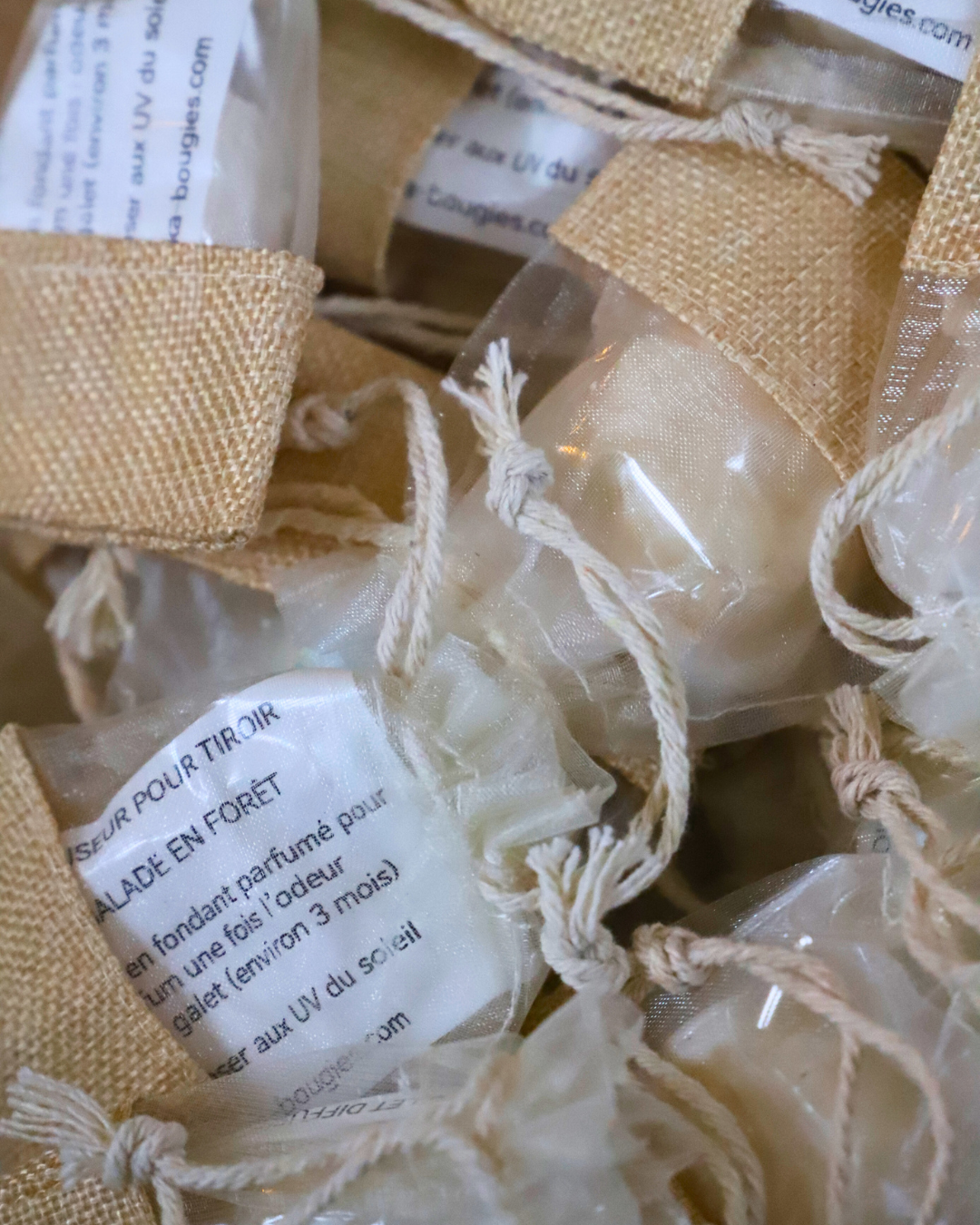 Galet parfumé en cire végétale et parfum français au choix