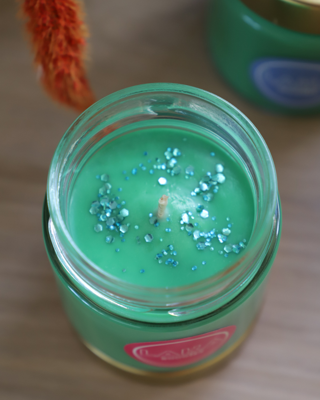 Bougie en pot parfum HERBE COUPÉE et paillettes - 150g de cire