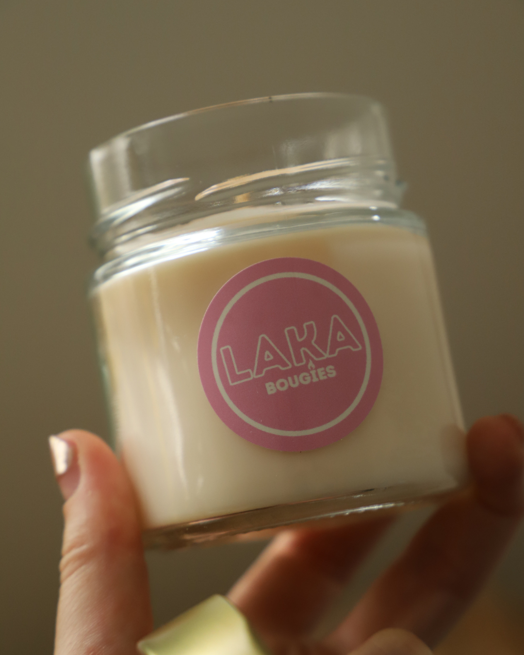 Bougie en pot parfum MONOÏ COCO et paillettes - 150g de cire
