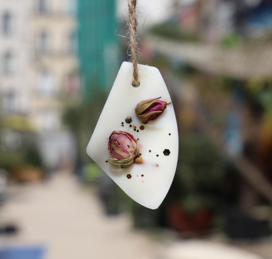 Suspension parfumée boutons de roses et paillettes - Losange