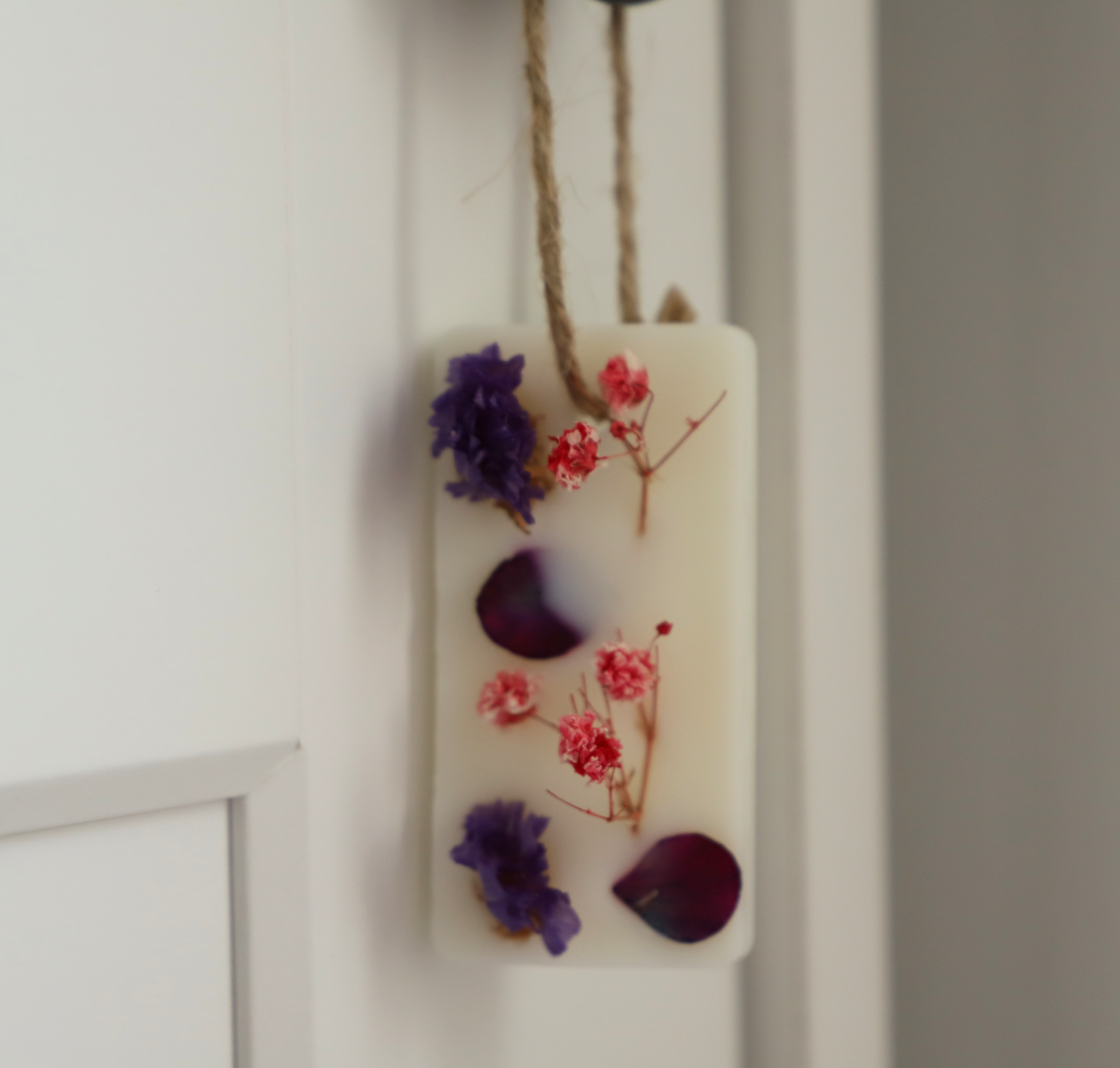 Suspension parfumée fleurie - Fleurs violettes et roses