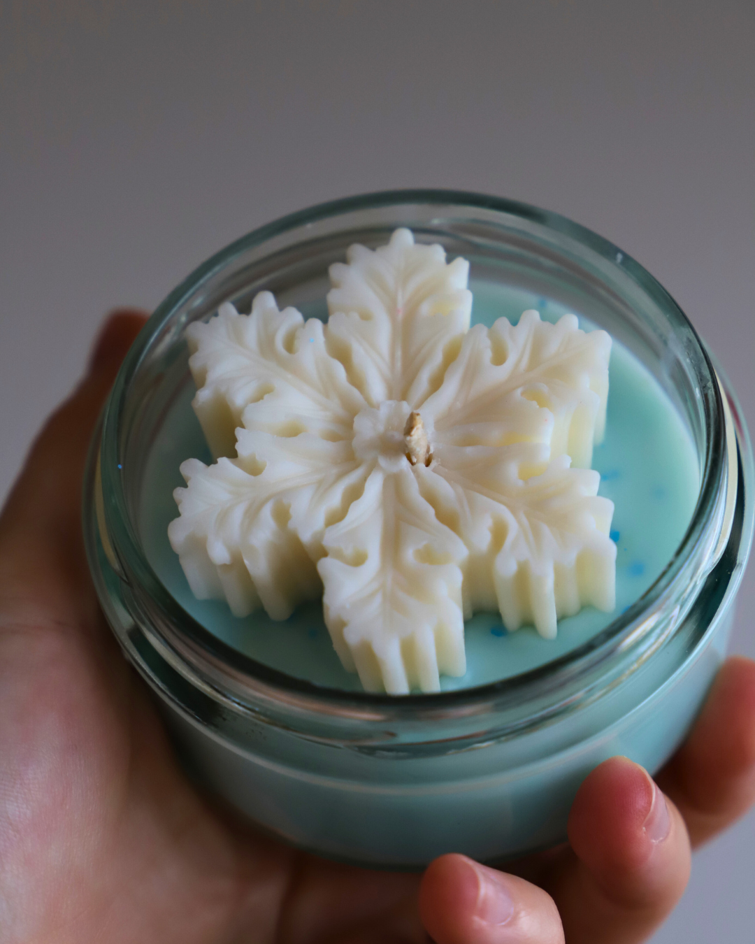 Bougie en pot parfum LINGE FRAIS et flocon - 110g de cire