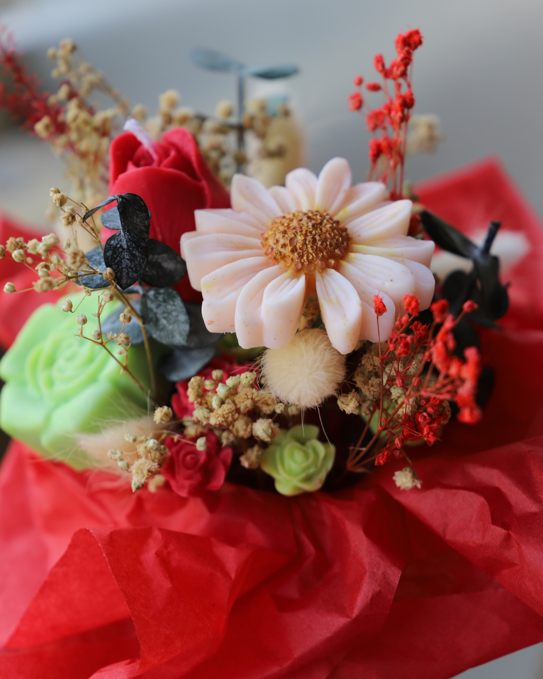 Bouquet de fondants parfumés et tiges de fleurs séchées – création artisanale