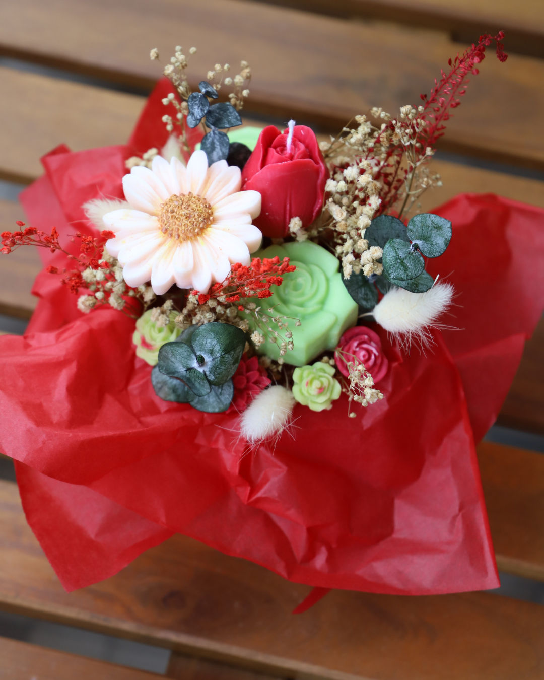 Bouquet de fondants parfumés et tiges de fleurs séchées – création artisanale