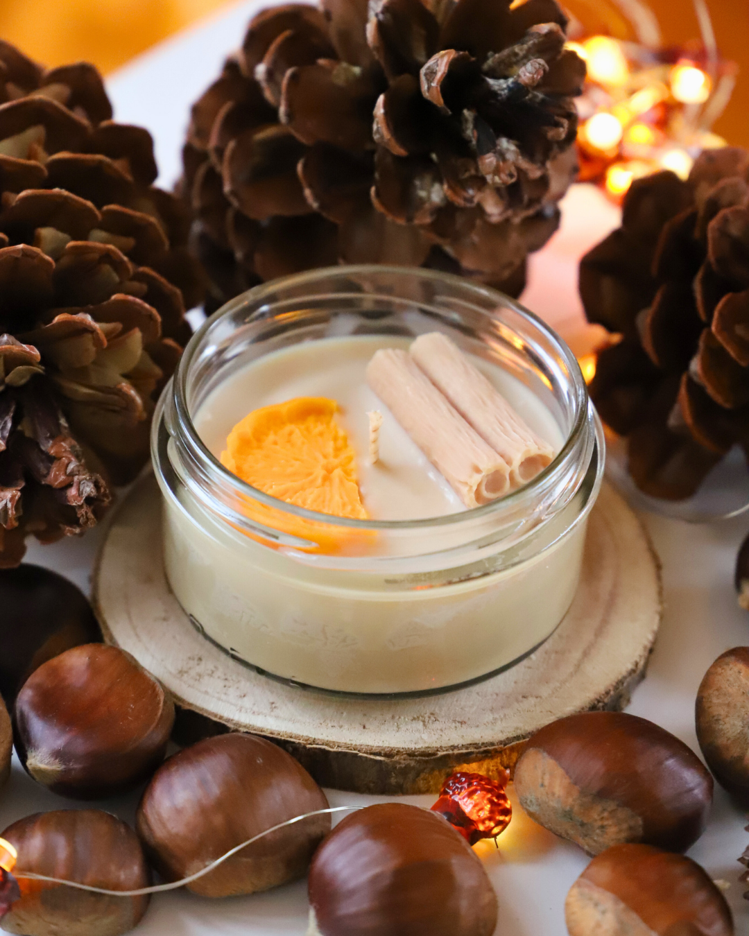 Bougie en pot parfum POMME CANNELLE