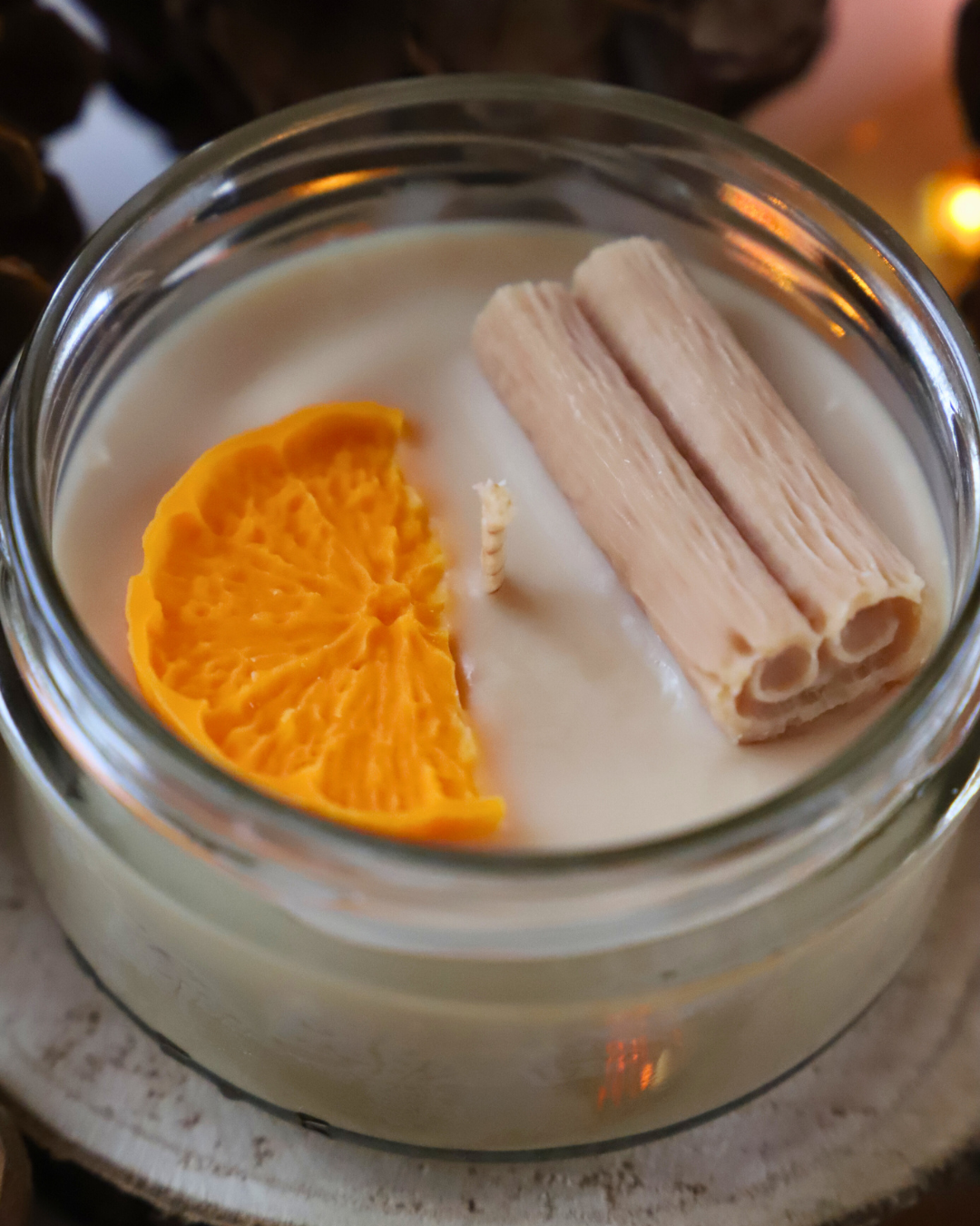 Bougie en pot parfum POMME CANNELLE