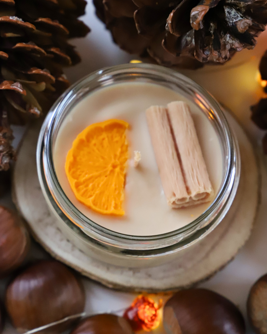 Bougie en pot parfum POMME CANNELLE