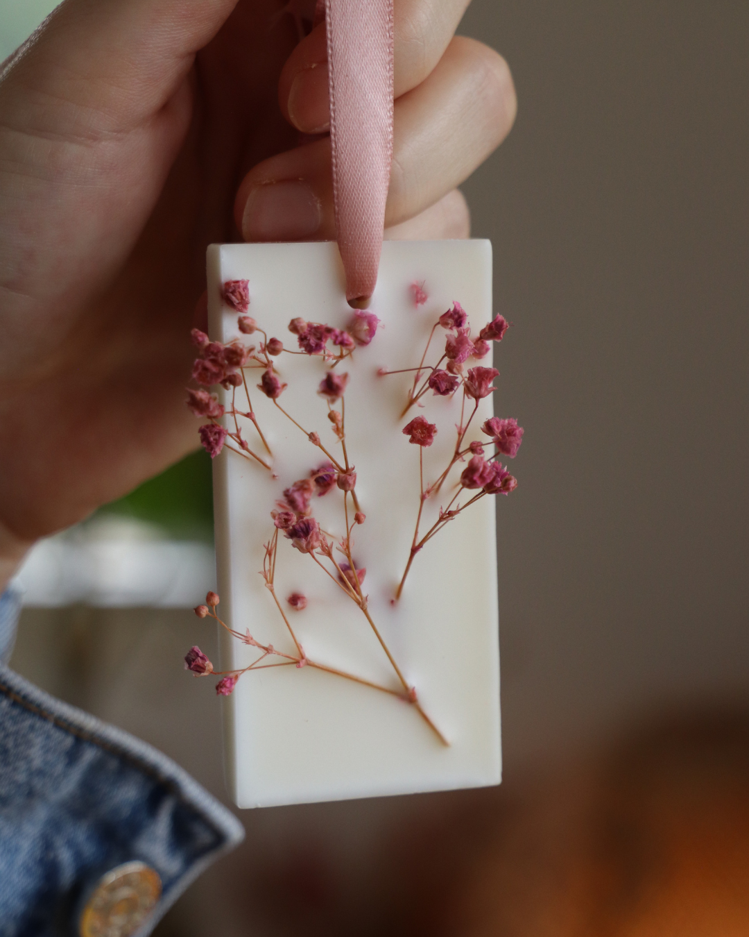 Suspension parfumée PASTÈQUE / GYPSOPHILE ROSE - RUBAN ROSE - rectangle moyen