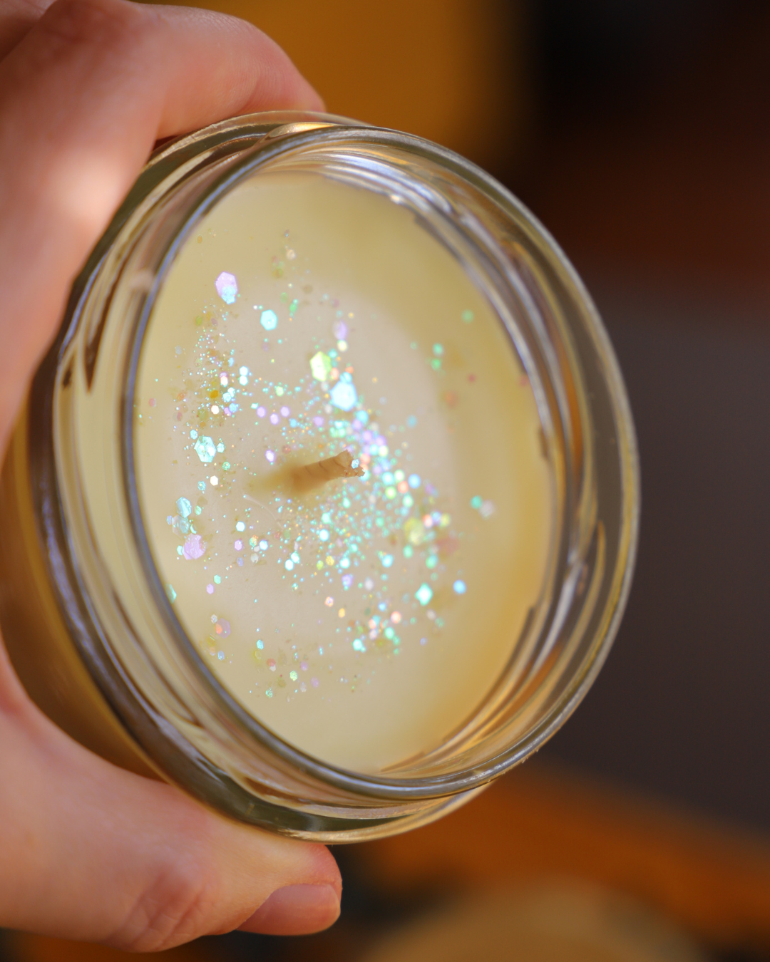 Bougie en pot parfum MONOÏ COCO et paillettes - 110g de cire de colza