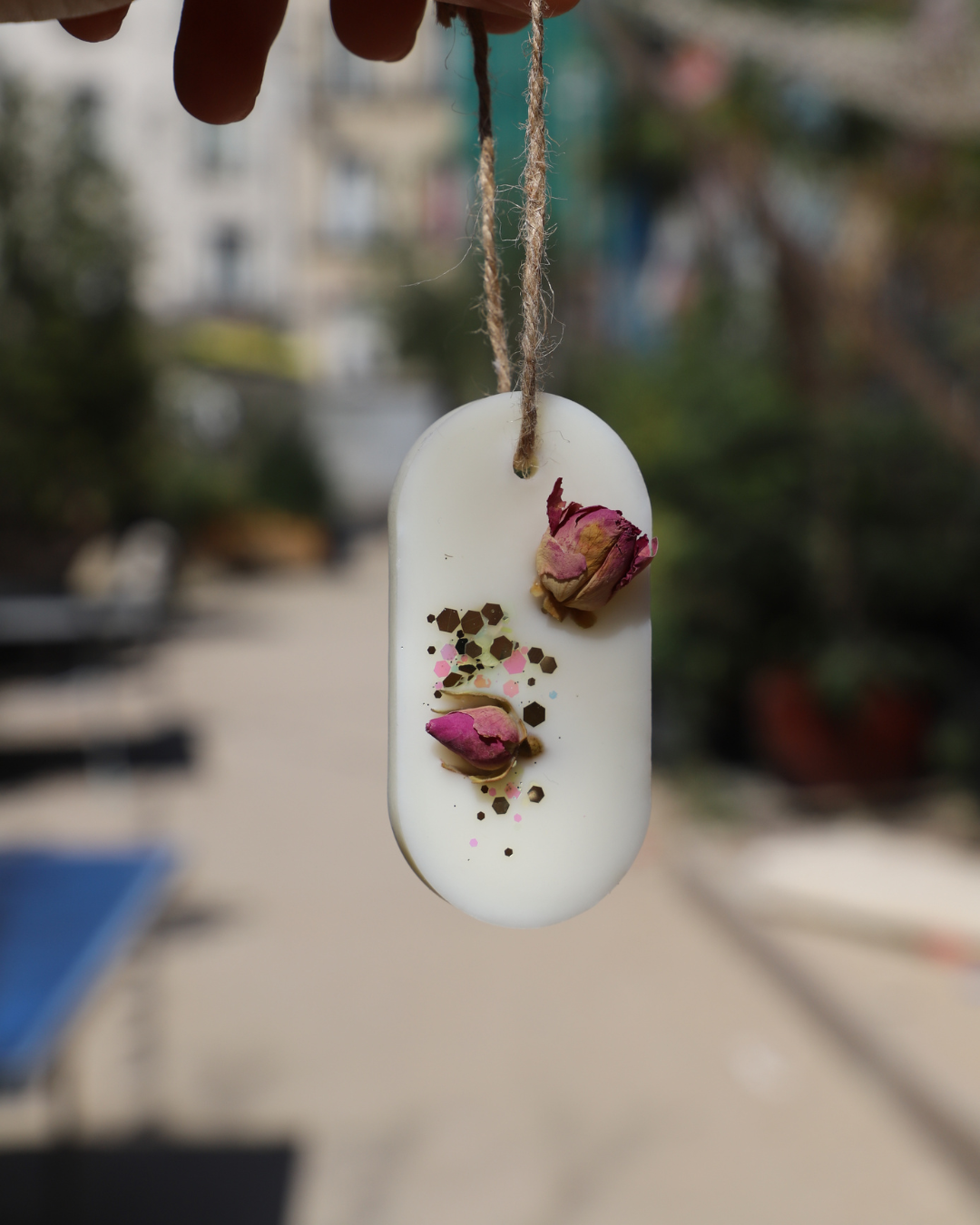 Suspension parfumée boutons de roses et paillettes - Rond