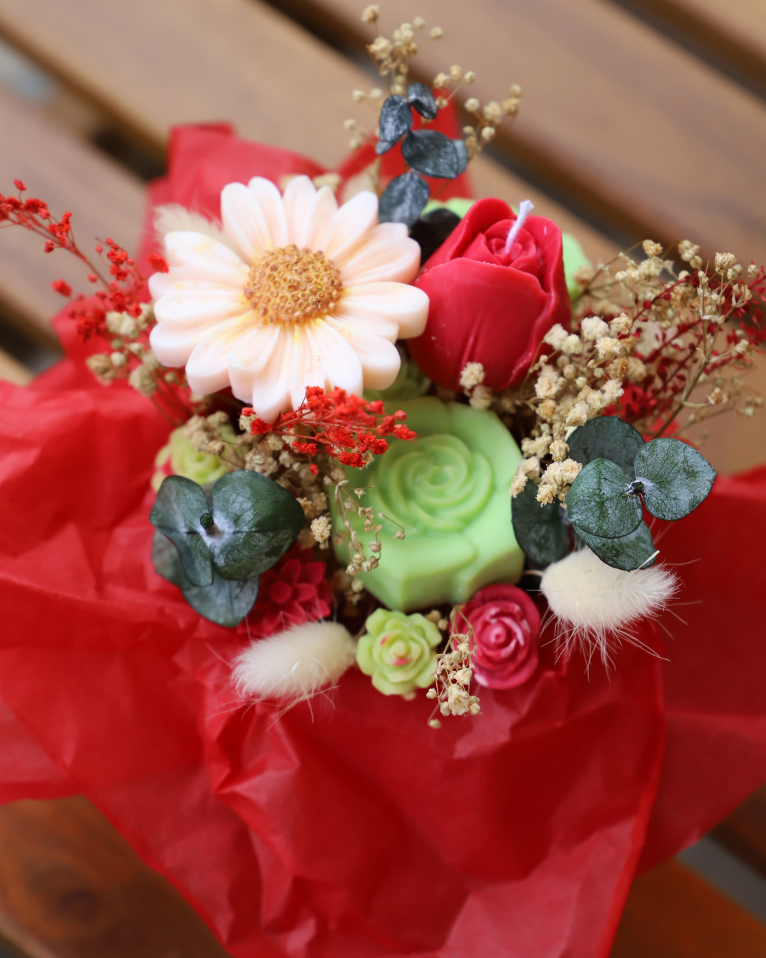 Bouquet de fondants parfumés et tiges de fleurs séchées – création artisanale