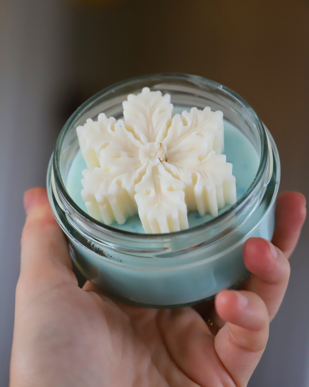 Bougie en pot parfum LINGE FRAIS et flocon - 110g de cire