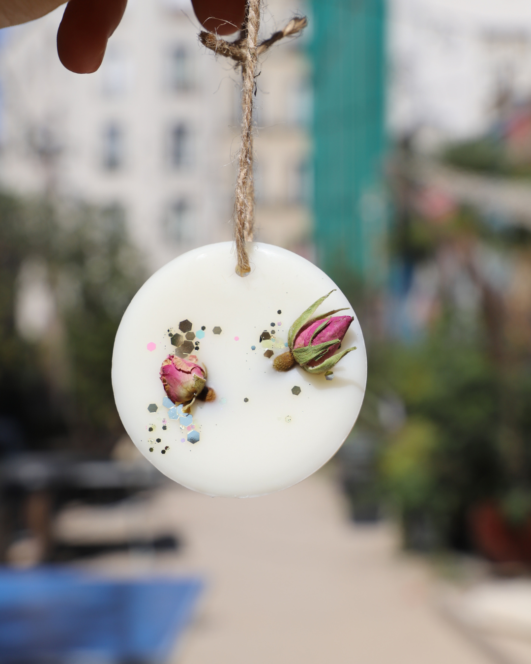 Suspension parfumée boutons de roses et paillettes - Rond