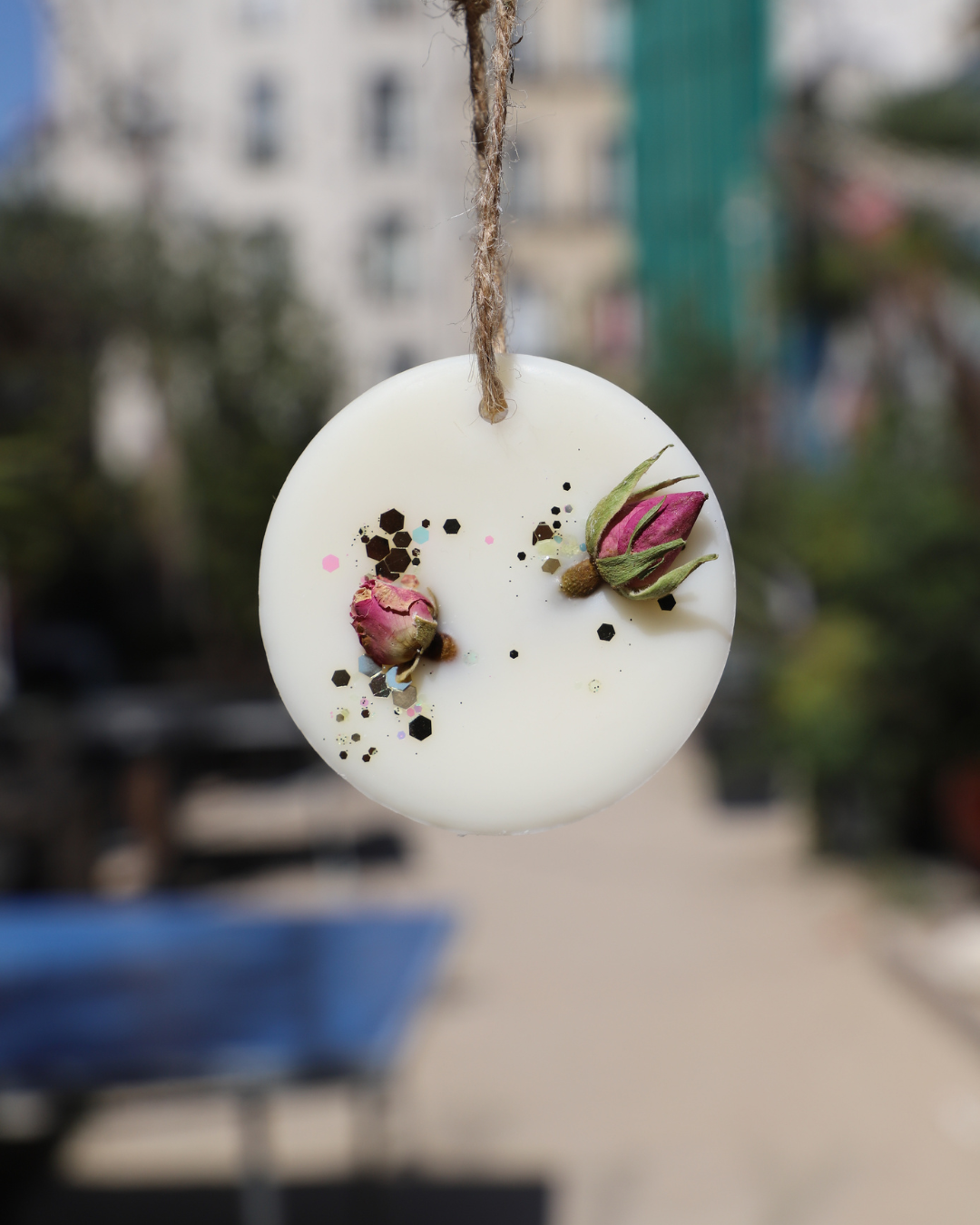 Suspension parfumée boutons de roses et paillettes - Rond