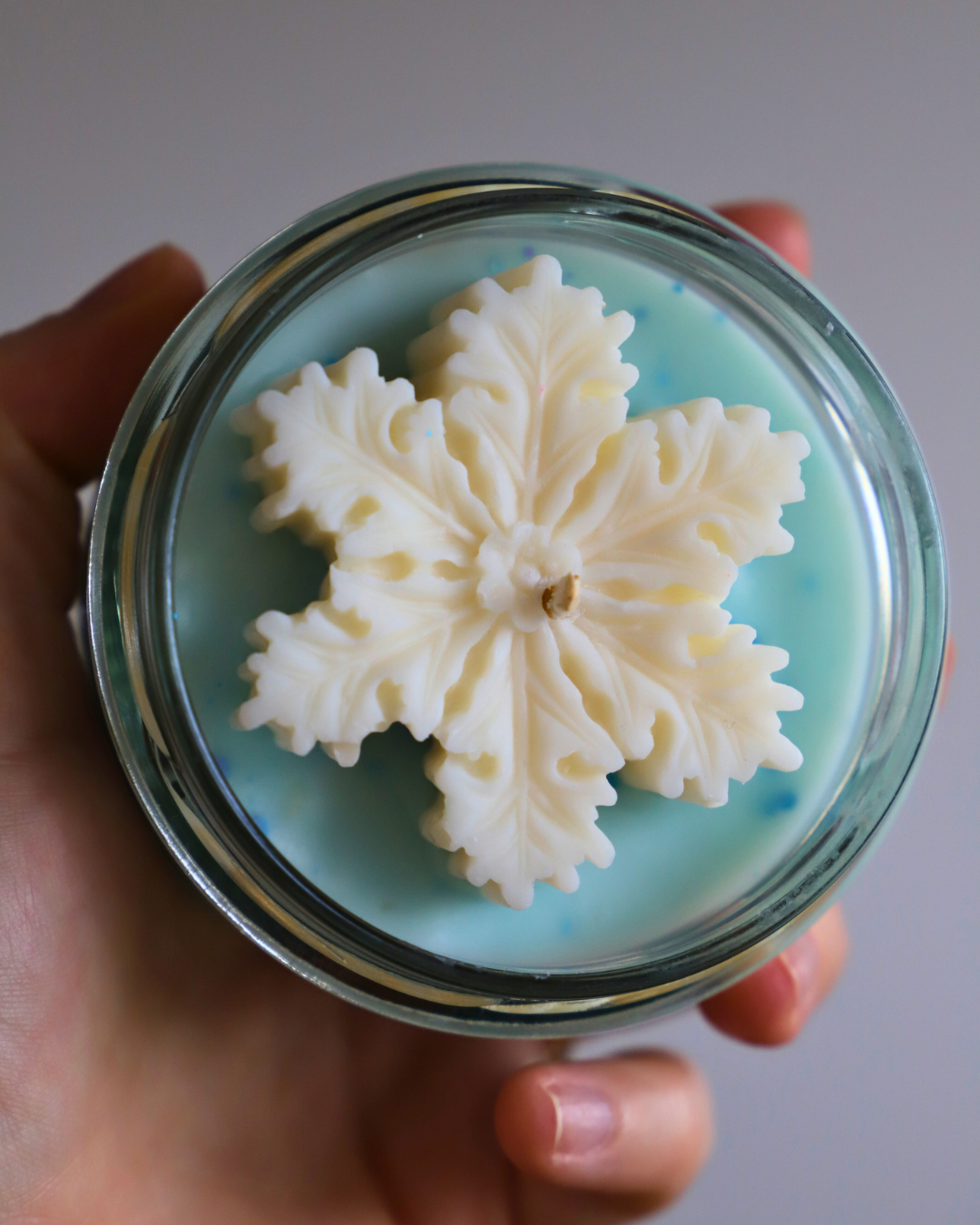 Bougie en pot parfum LINGE FRAIS et flocon - 110g de cire