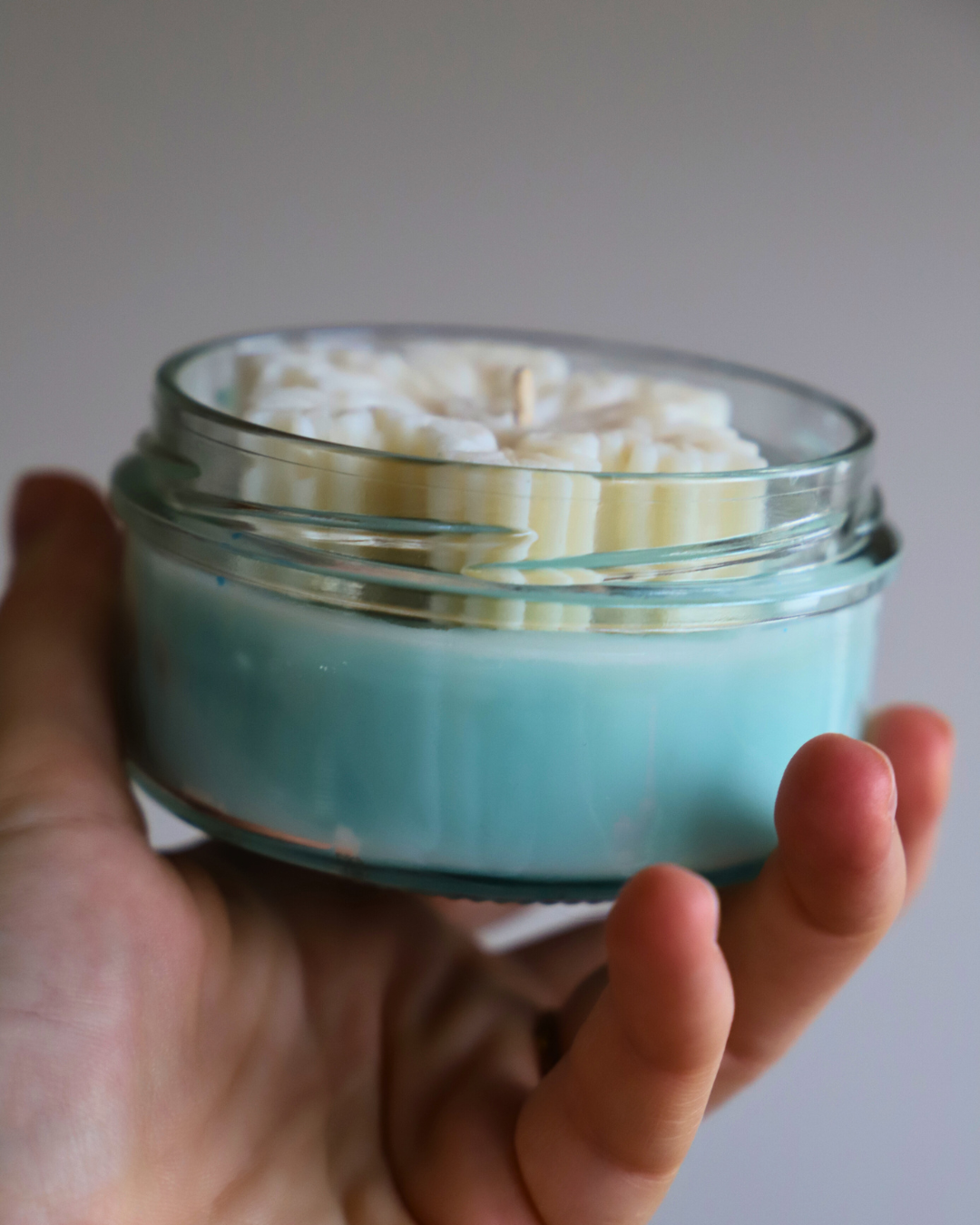 Bougie en pot parfum LINGE FRAIS et flocon - 110g de cire