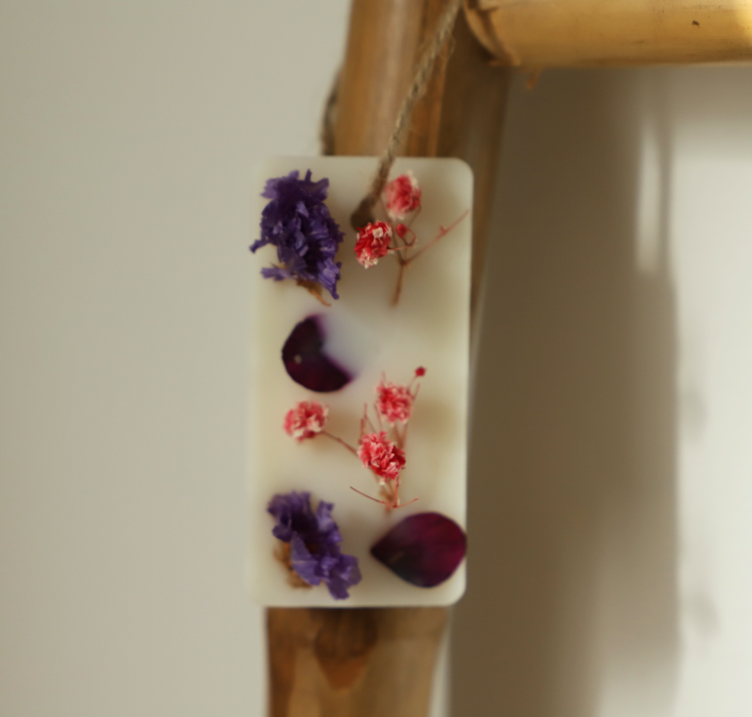 Suspension parfumée fleurie - Fleurs violettes et roses